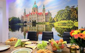 Happybnb - Stilvolles, Naturgelegenes Apartment Mit Blick Auf Den Mittellandkanal Und Die Wasserstadt Hannover - Kamin, Parken Und Spielplatz